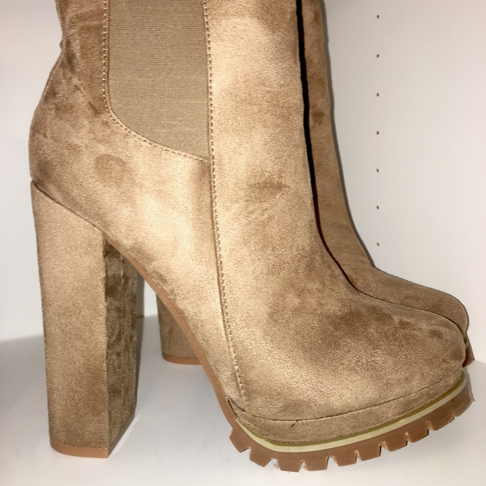 BROWN SUEDE HEELED BOOTS